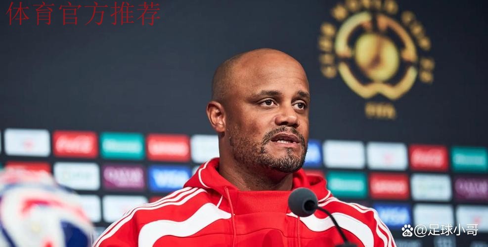 豪取16连胜,孔帕尼在客胜巴黎后与球员一同庆祝胜利 豪取16连胜,孔帕尼在客胜巴黎后与球员一同庆祝胜利