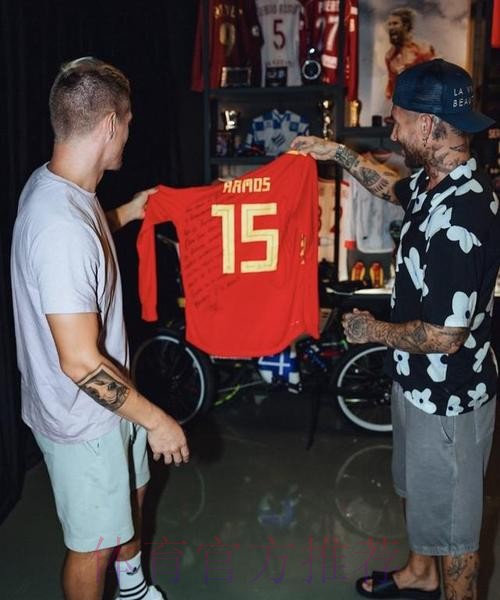 克罗斯:拉莫斯是最好的队长 每个人都听他的 克罗斯:拉莫斯是最好的队长 每个人都听他的